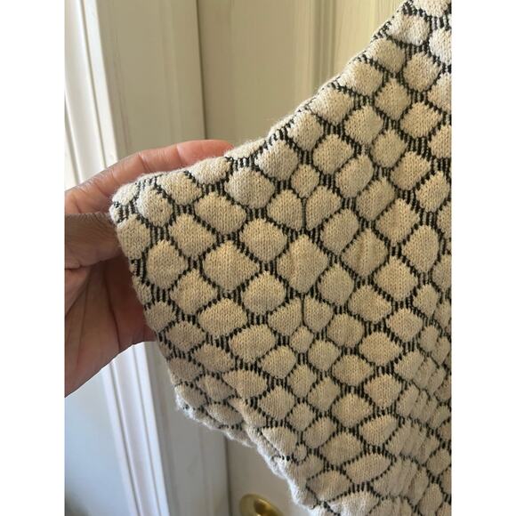 Elegant Gray Women's Crew Neck Sweater - Picture 5 of 6